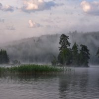 Туман на озере Таватуй. :: maxim vatrushkin