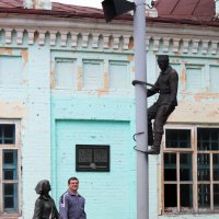 Памятник почтальону и связисту (г.Елабуга) :: Алексей Каравайцев