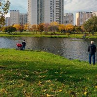 В осеннем парке городском :: Валерий Иванович