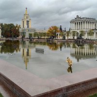 Осень на ВДНХ :: Олег Пученков
