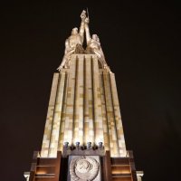 Вид на монумент рабочий и колхозница :: Svetlana Shalatonova
