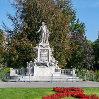 Вена памятник Моцарту :: Sergej 