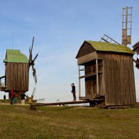 Ветряные мельницы в музейном комплексе в Пирогово :: Тамара Бедай 
