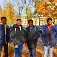 Индийские студенты в пожаре русской осени :: Miola 