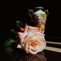 Композиция с розой и вазой :: Лидия Бараблина