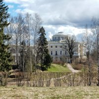 Павловский дворец в весеннем парке :: Елена Гуляева (mashagulena)