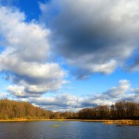 Облака над озером :: Андрей Снегерёв
