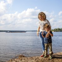 На берегу Волги :: Дмитрий Балашов