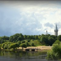 Эстония. Нарва. Река Нарова и шпили Александровской лютеранской церкви. :: Ольга Кирсанова