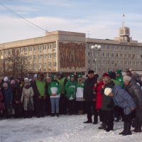 На фоне Ленина ... и крестное знаменье. :: Михаил Полыгалов