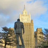 Памятник Е.М.Примакову в Москве :: Александр Чеботарь
