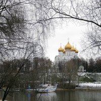 Немного снега хмурой ярославской осенью :: Николай Белавин