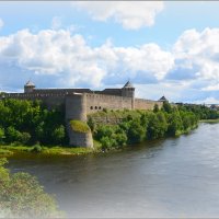 Река Нарова и Ивангородская крепость. XV век. :: Ольга Кирсанова