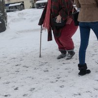 Трудно ходить по снегу, особенно если... :: Александр Русинов