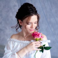 Она и роза :: Ольга Рысева