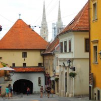 Одна из старейших построек Загреба  каменные ворота  -13 век :: Гала 