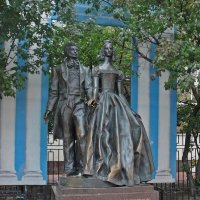Памятник А.С. Пушкину и Н.Н. Гончаровой  в Мрскве :: Ольга Довженко
