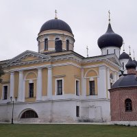 Свято-Успенский Старицкий монастырь :: Лидия Бусурина