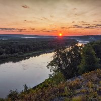 Восход солнца на реке Дон :: Игорь Сарапулов