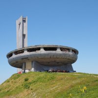 "Летающая тарелка" на горе Бузлуджа в Болгарии. :: Евгений Седов