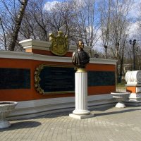 Бюст А.В. Суворова в Екатерининском парке :: Татьяна Беляева