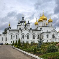 Осень -Волга.Кострома.Богоявленский Анастасьевский монастырь. :: юрий макаров