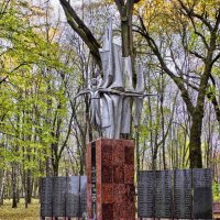 памятник героям-чернобыльцам :: юрий иванов