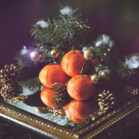 Новый год и мандарины - Нет чудеснее картины !!! И не штучку, килограмм Я гостям сегодня дам. :: ALISA LISA