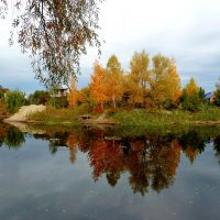 Загляделась красавица-осень на свое отображение в заливе!.. :: Лидия Бараблина