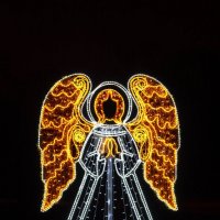 Светящаяся фигура Ангела у м. "Парк Победы", С-Петербург :: Дарья Меркулова