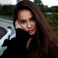 Портрет милой девушки в черном свитере на набережной города Уфа :: Lenar Abdrakhmanov