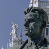 Любимый поэт Сталина  на Триумфальной площади в Москве. :: Игорь Олегович Кравченко