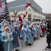 Парад Снегурочек. :: Ильсияр Шакирова