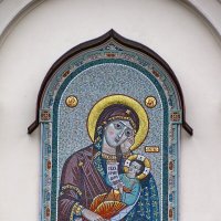 Мозаичная икона на фасаде храма "Утоли моя печали". :: Татьяна Беляева