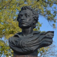 Ейск. Памятник А.С. Пушкину... :: Владимир Павлов