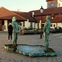 Скульптура-фонтан «Писающие мужчины» :: Ольга 