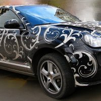 Автомобиль Porsche Cayenne украшенный 50.000 кристаллами Swarovski. :: Татьяна Беляева