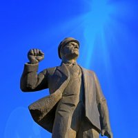 Памятник Эрнсту Тельману. :: Сергей Ключарёв