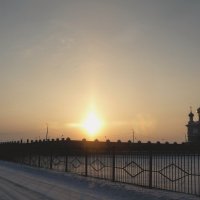 Солнечное гало над Челябинском :: Анатолий Мо Ка