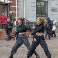 Танцы на улице*/* :: Александр Степовой 