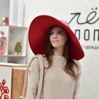Дама в шляпе со стильной сумкой :: Светлана Громова