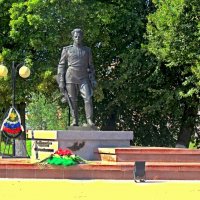 Памятник С.И.Гусеву. :: Сергей Карачин