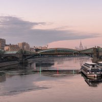 Утро на Москва-реке. :: Владимир Безбородов