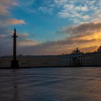 Утро на Дворцовой площади :: Александр Игнатьев