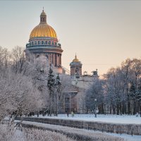 Вид на зимний Исаакий :: Сергей Кичигин