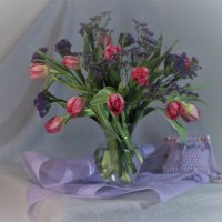 Хочу тюльпанов ярких, хрупких, хранящих теплоту и нежность рук твоих... :: Людмила 