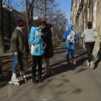 Солнечный Петербург:"Пришли девчонки,стоят в сторонке" :: sv.kaschuk 