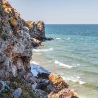 Высокий обрывистый берег Азовского моря :: Игорь Сарапулов