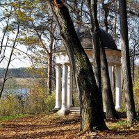 Беседка в парке усадьбы Суханово :: Евгений Кочуров