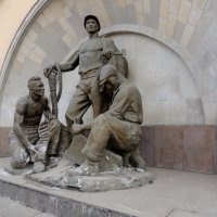 Скульптура «Метростроевцы» :: Александр Качалин